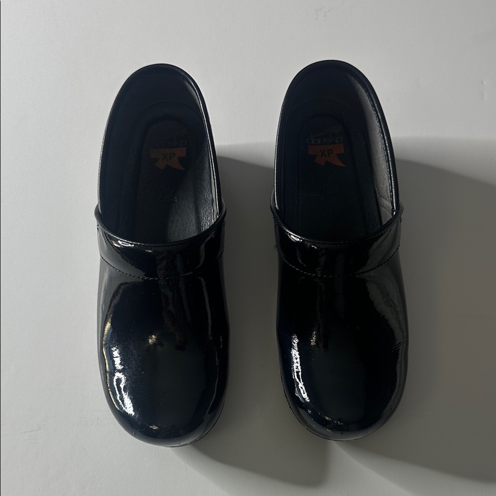 Dansko XP Professional Patent Leather Clogs Size: 39 EU /8.5-9 US - Black - Picture 2 of 5